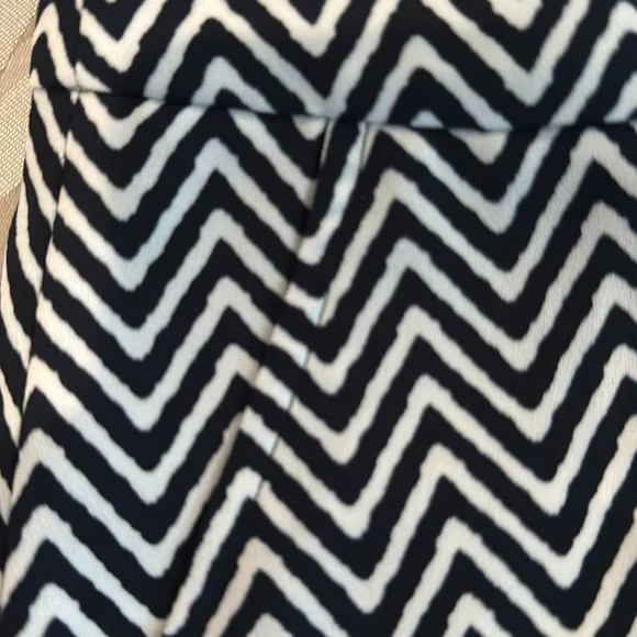 Very nice Ann Taylor dress shorts. - Picture 3 of 5